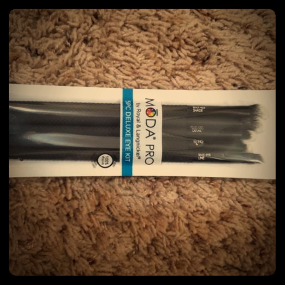 Makeup brushes